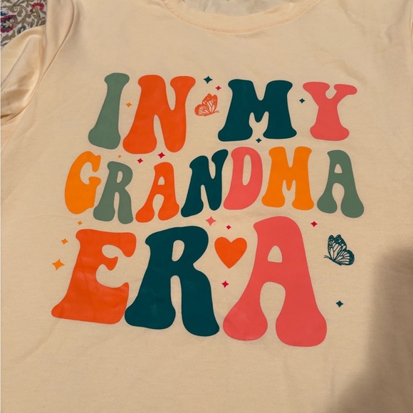 Women’s Cream Graphic T-Shirt “In My Grandma Era” NWOT - Picture 5 of 11